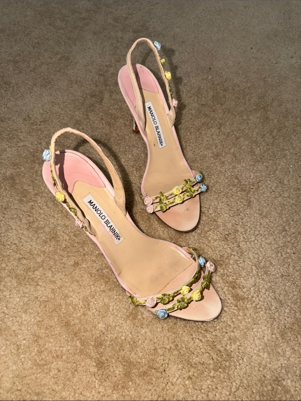 ULTRA RARE ICONIC MANOLO BLAHNIK RIBBON FLOWER FLORAL ROSE ROSETTE SANDALS HEELS